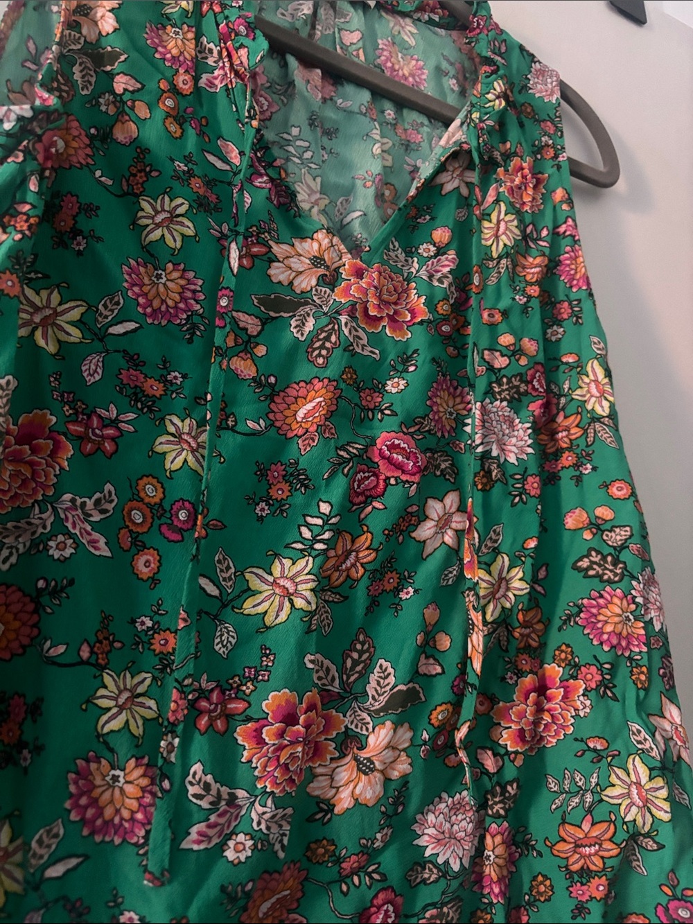 LOFT floral tie sleeveless top - Picture 2 of 7